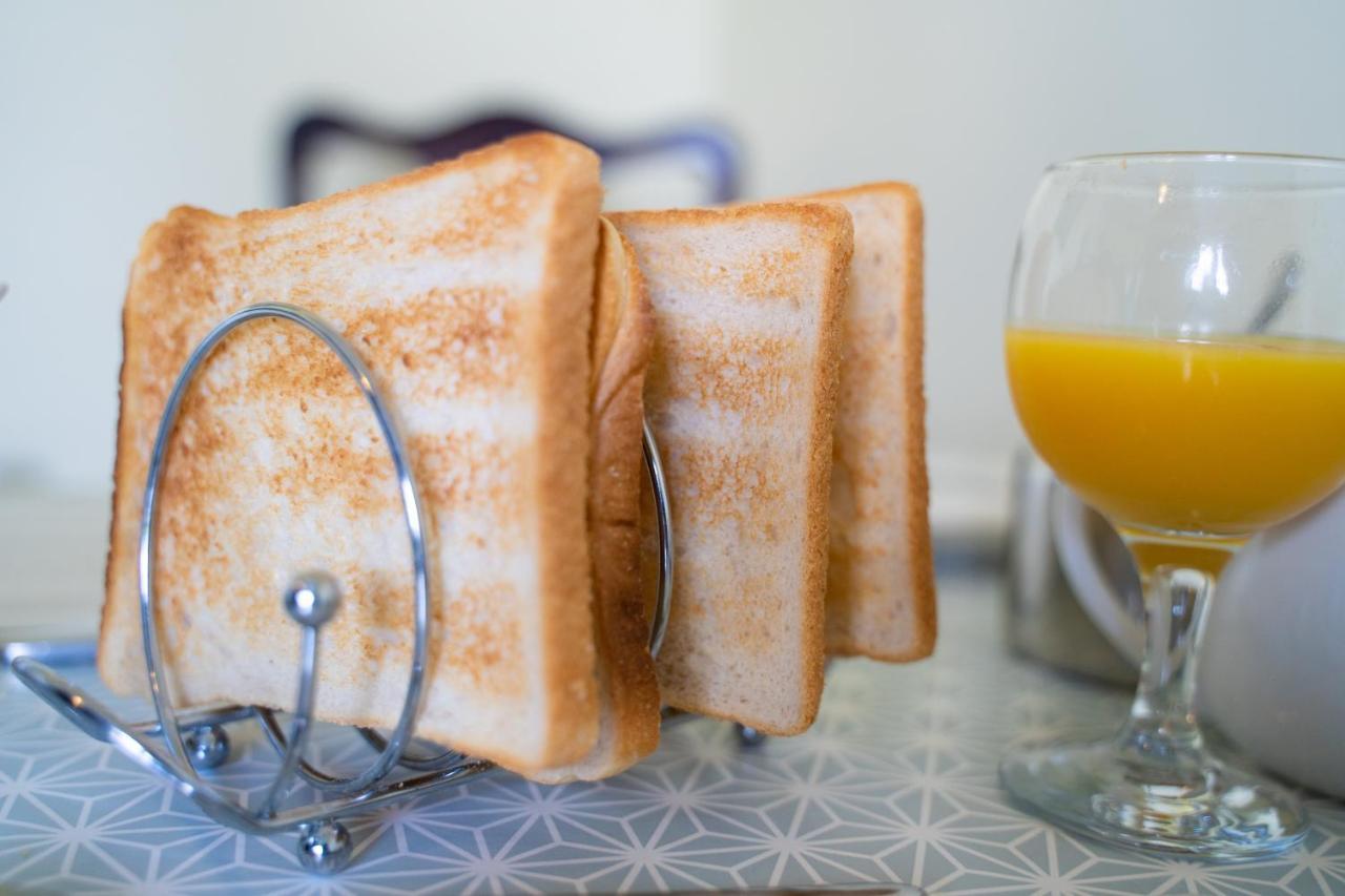 ブッシュミルズ Rest A While Bed & Breakfast エクステリア 写真